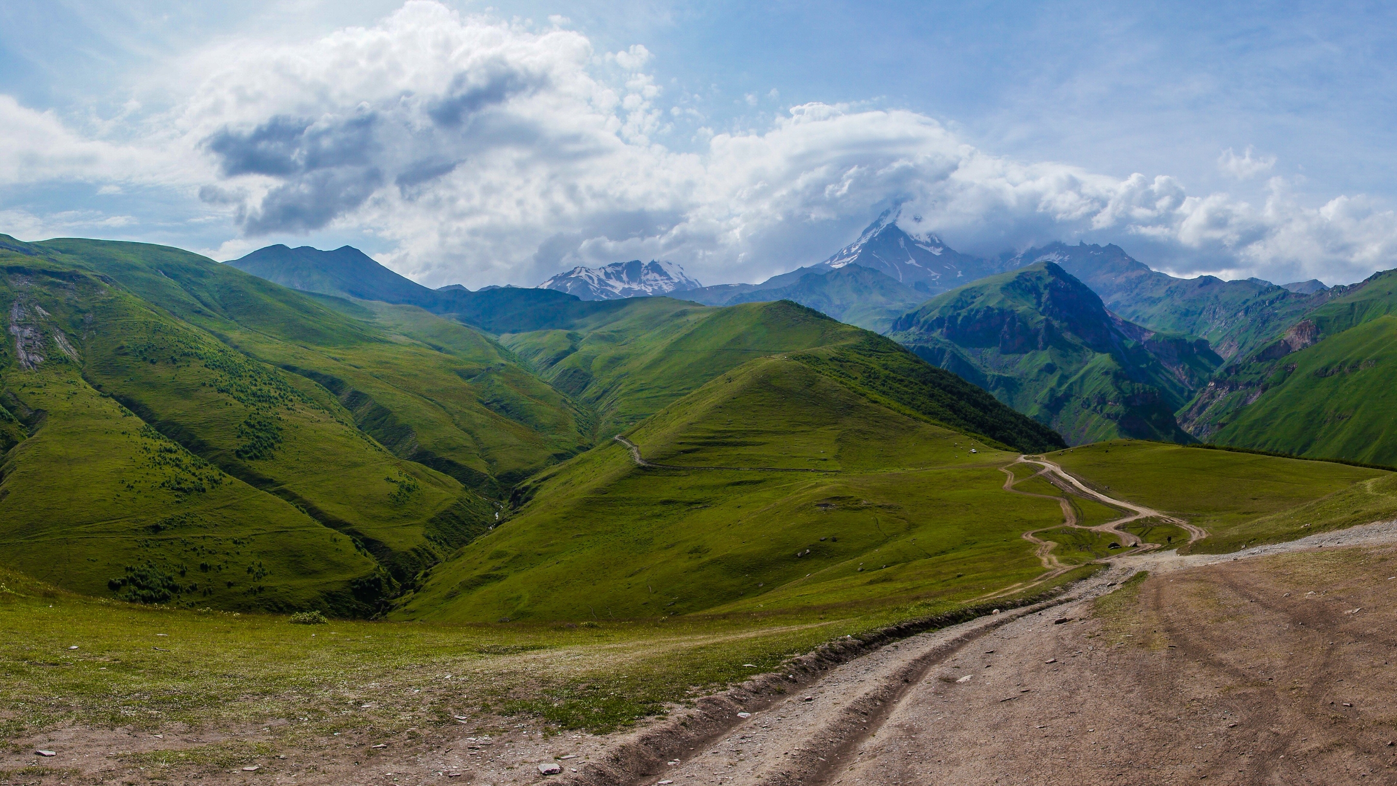 נוף הרי גאורגיה landscape of georgia mountains